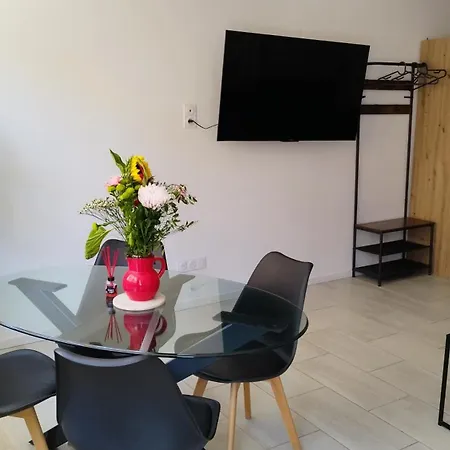 Independant Climatise Apartment